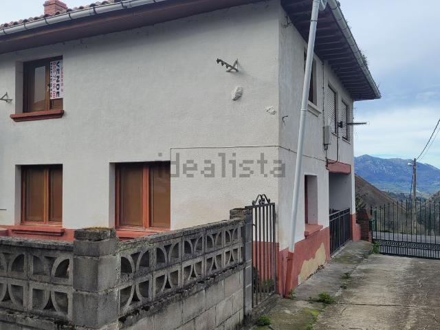 Casa en venta en Sebares, Piloña