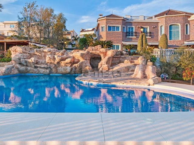 Casa en venta en Málaga, Miraflores del Palo