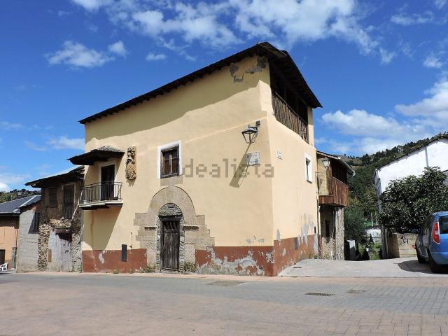 Casa en venta en Ponferrada, Villar de los Barrios