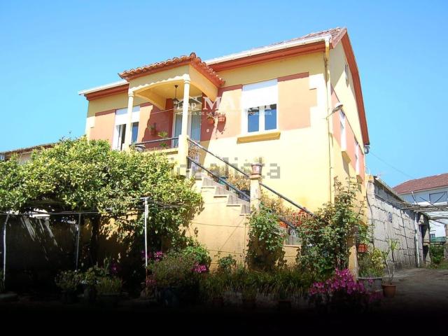 Casa en venta en A Lomba, Ponteareas