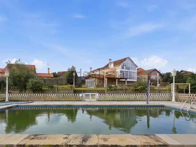 Casa en venta en Cristiñade, O Condado