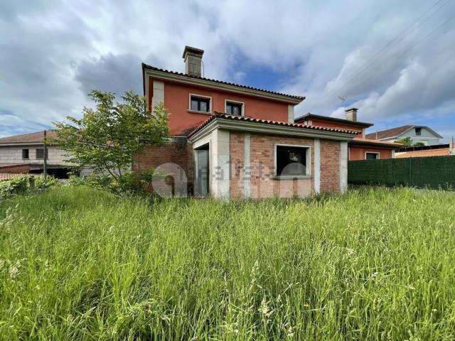 Casa en venta en Arnoso, O Condado