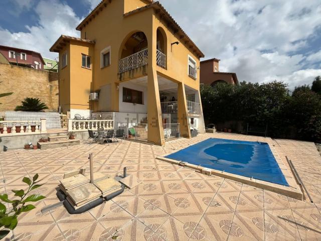 Casa en venta en Relleu, Valencia