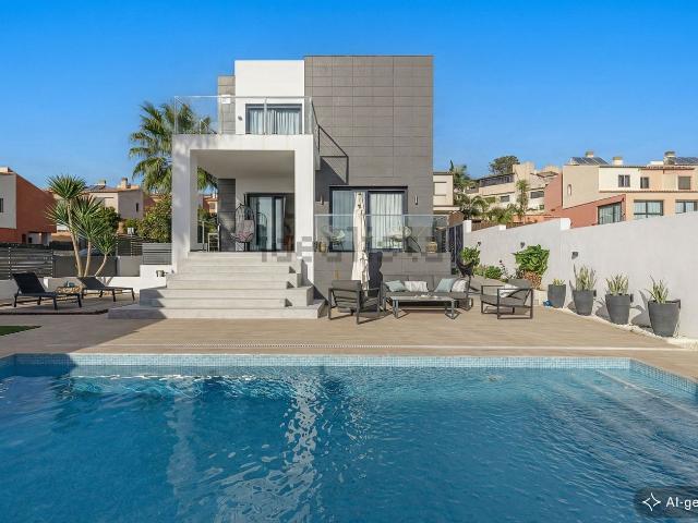 Casa en venta en Torre de Benagalbón, La Axarquía