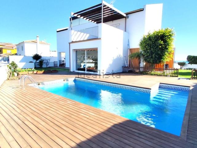 Casa en venta en La Cala del Moral, La Axarquía