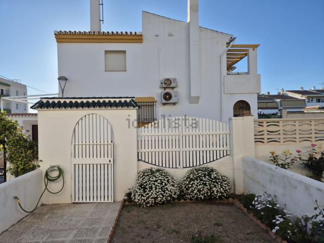 Casa en venta en Rincón De La Victoria, Urb Benatorre