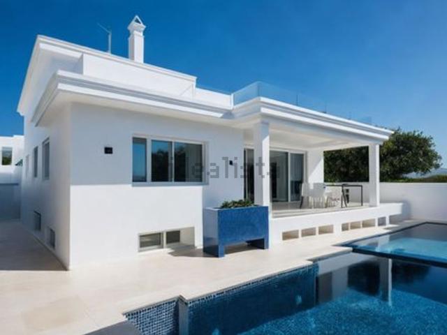 Casa en venta en La Cala del Moral, La Axarquía