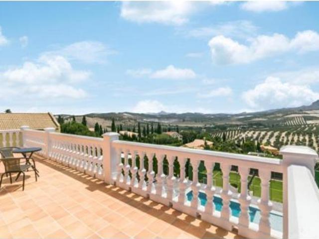 Chalet en venta en Baena, Andalucía