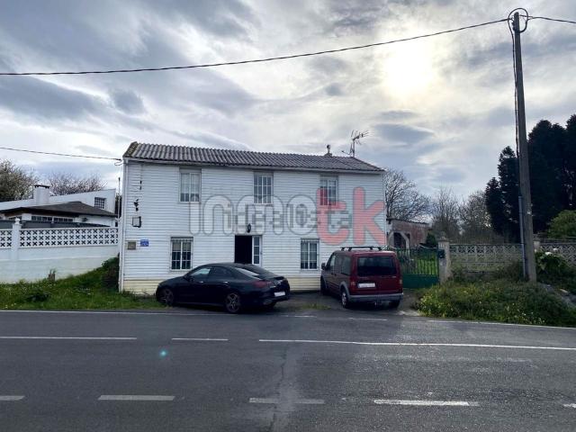 Casa en venta en Veigue, A Coruña