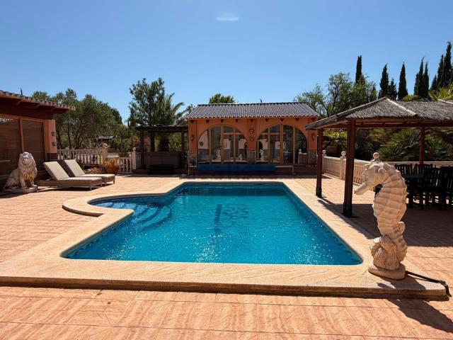 Casa en venta en l'Alt Vinalopó / El Alto Vinalopó, Valencia