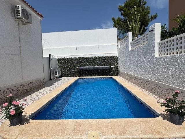 Casa en venta en San Miguel De Salinas, Urbanización Las Filipinas