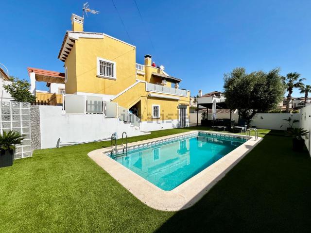 Casa en venta en San Miguel De Salinas, Urbanización Las Filipinas