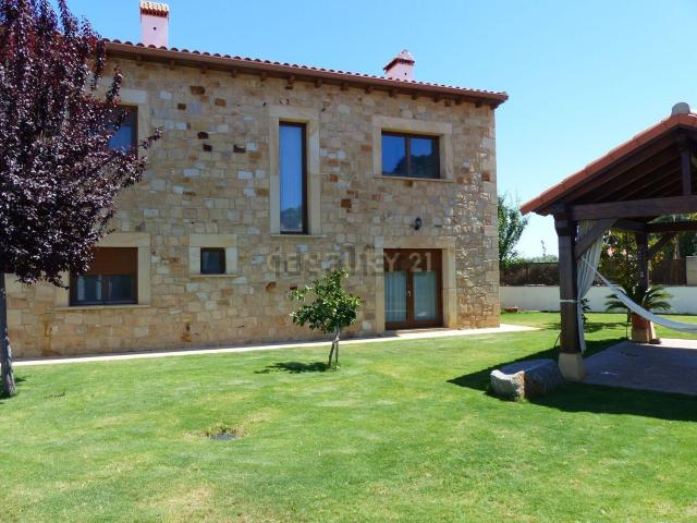 Casa en venta en Santa Cruz De La Sierra, Extremadura