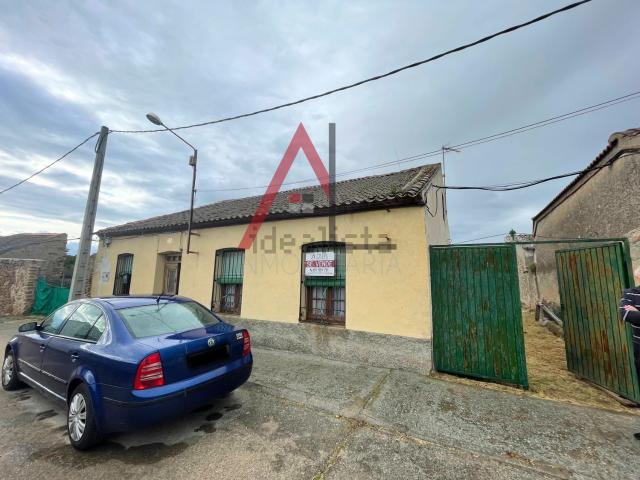 Casa en venta en Santa María La Real De Nieva