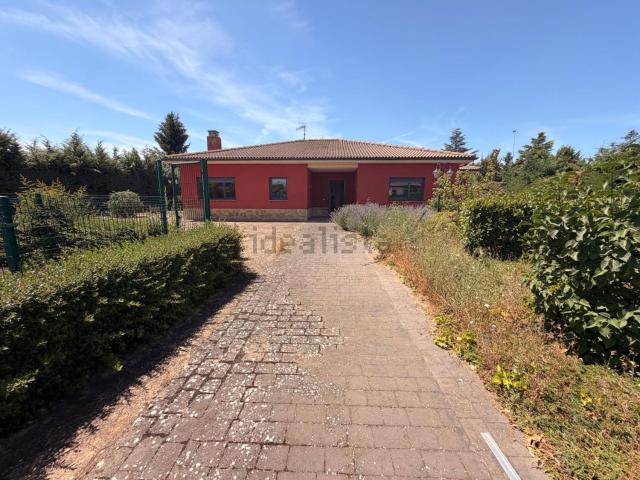 Casa en venta en Santas Martas, Castilla y León