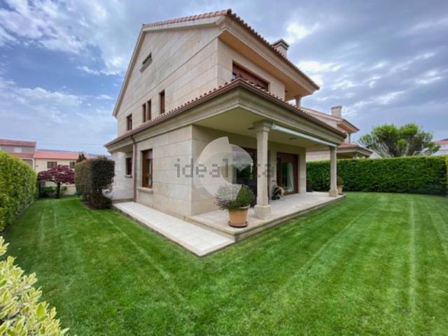 Casa en venta en Mourelos, O Salnés