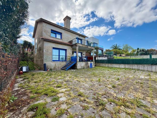Casa en venta en Rouxique, O Salnés