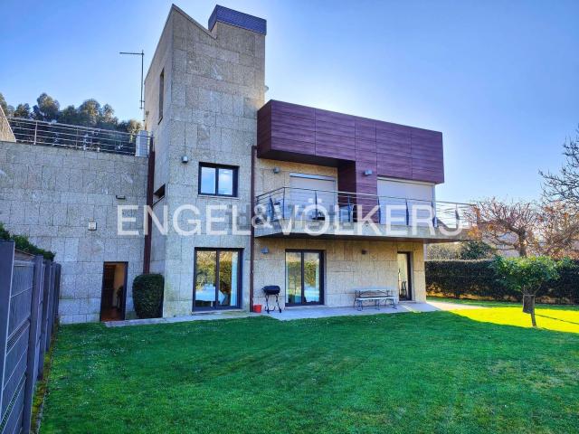 Casa en venta en Dorrón, O Salnés