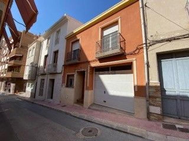 Casa en venta en María Moliner, l'Alt Vinalopó / El Alto Vinalopó