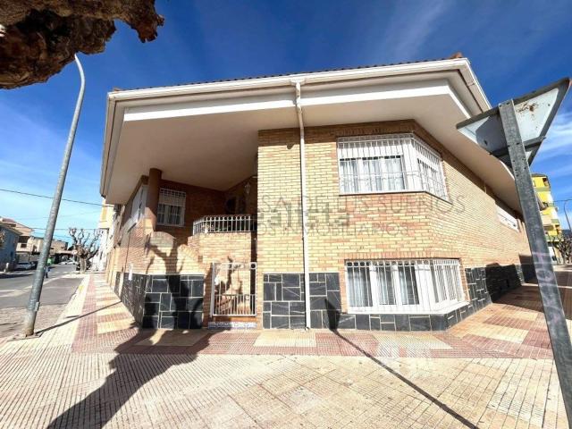 Casa en venta en María Moliner, l'Alt Vinalopó / El Alto Vinalopó