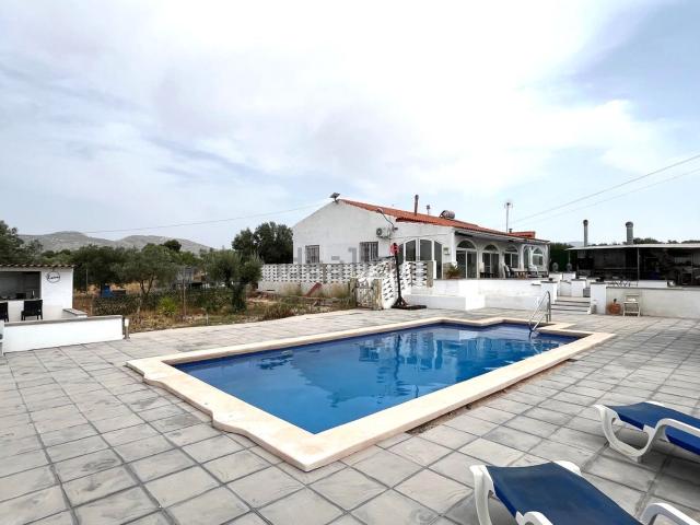 Casa en venta en l'Alt Vinalopó / El Alto Vinalopó, Valencia