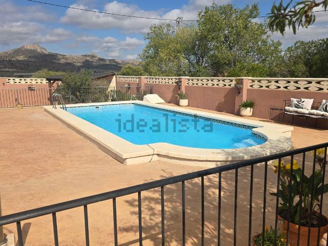 Casa en venta en l'Alt Vinalopó / El Alto Vinalopó, Valencia