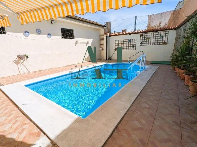 Casa en venta en Torre De Santa María, Extremadura