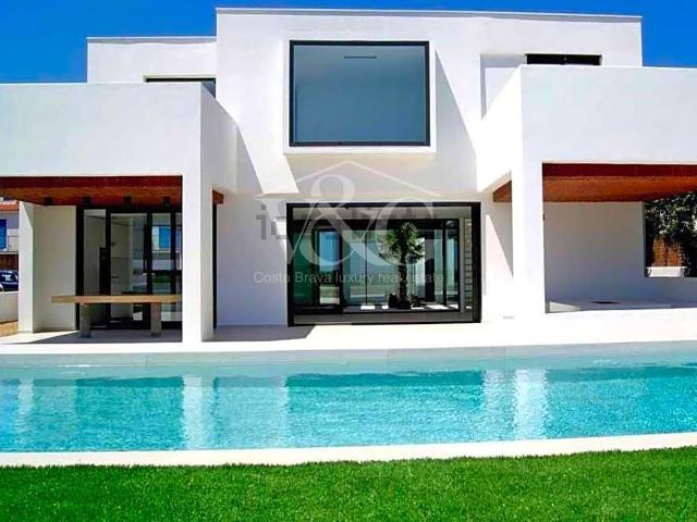Casa en venta en Urbanització Mas Pinell, Baix Empordà