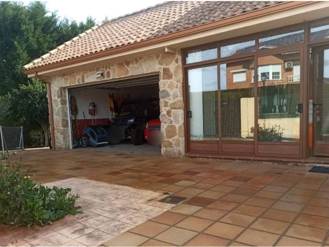 Villa en venta en Campo Real, Montehermoso