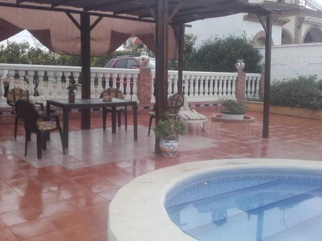 Chalet en venta en Los Cortijos del Alcor, Carmona