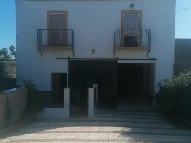 Chalet en venta en Lora Del Río, Andalucía