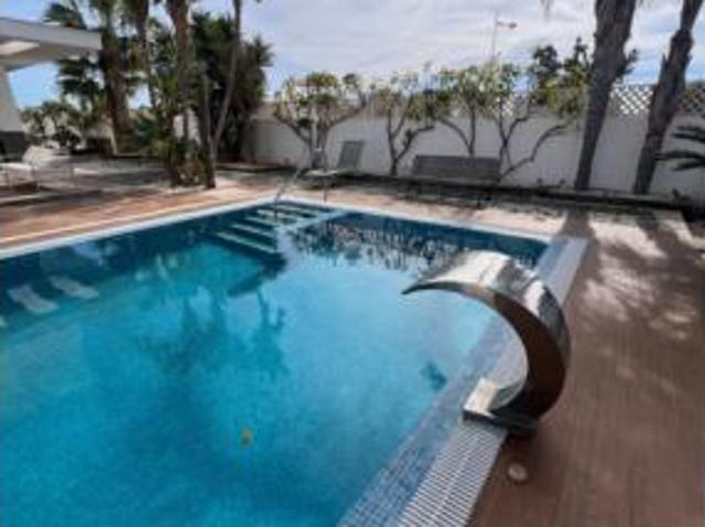Chalet en venta en Retamar, Almería