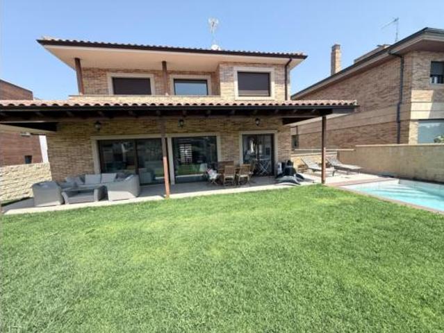 Chalet en venta en Carpihuelo, Carbajosa De La Sagrada