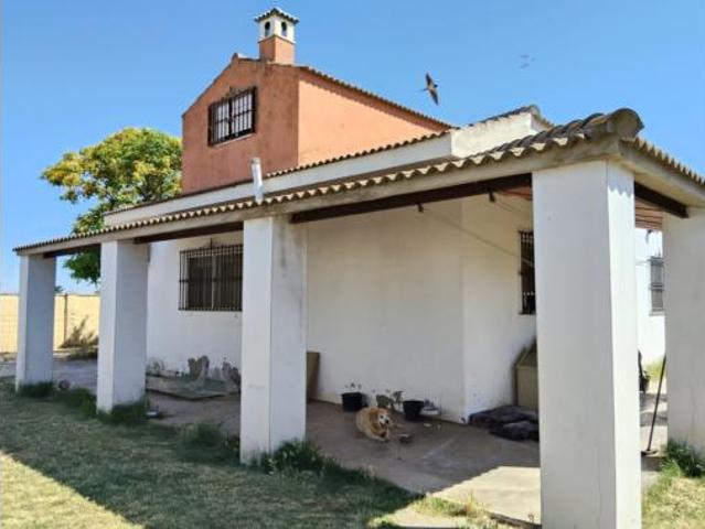 Chalet en venta en Carmona, Andalucía