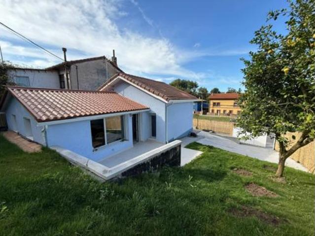 Chalet en venta en Salinas, Castrillón