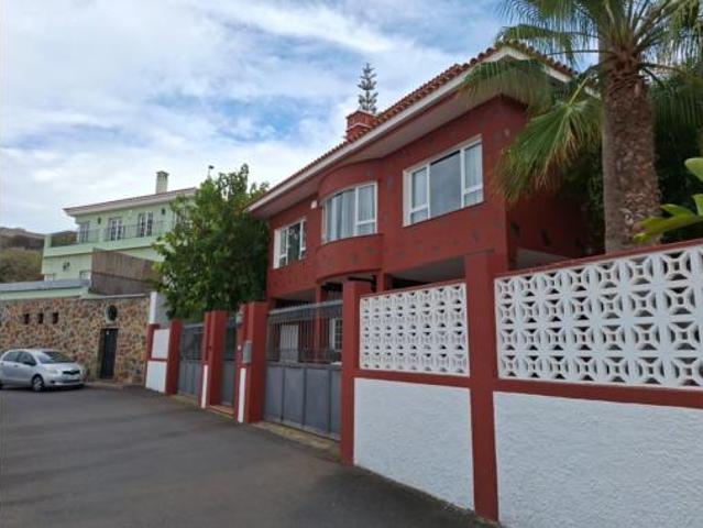 Villa en venta en Tenerife, Urbanización Los Naranjos