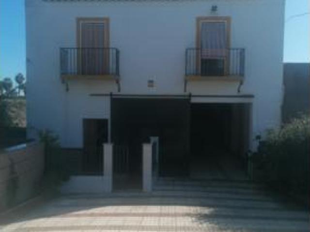 Chalet en venta en Lora Del Río, Andalucía