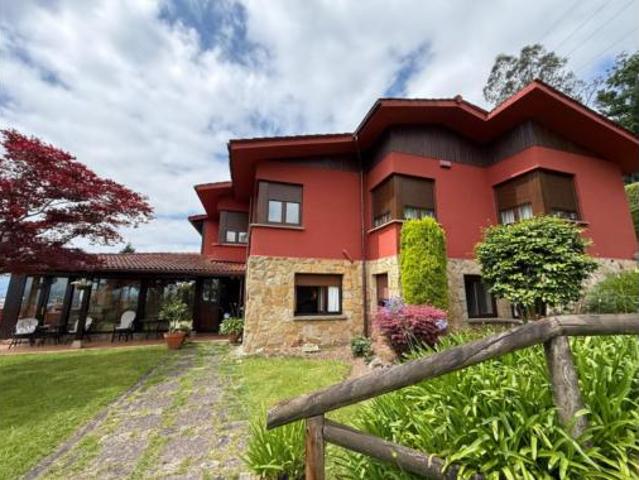 Villa en venta en Oviedo, Villamaxil