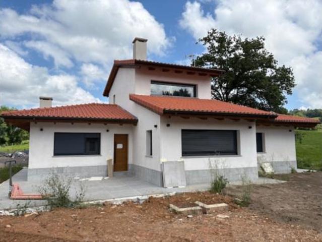 Villa en venta en Parres