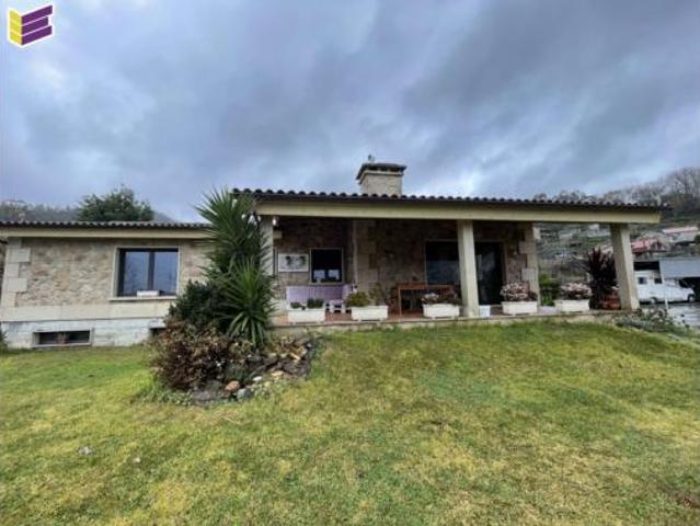 Chalet en venta en Salceda de Caselas, Vigo