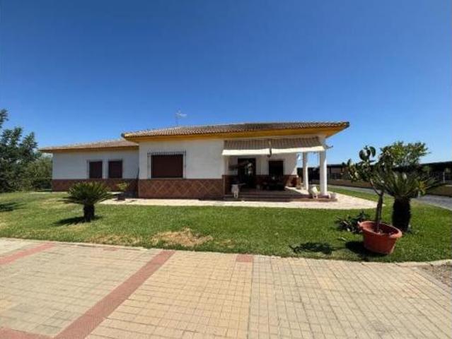 Chalet en venta en San Bartolomé de la Torre, Huelva