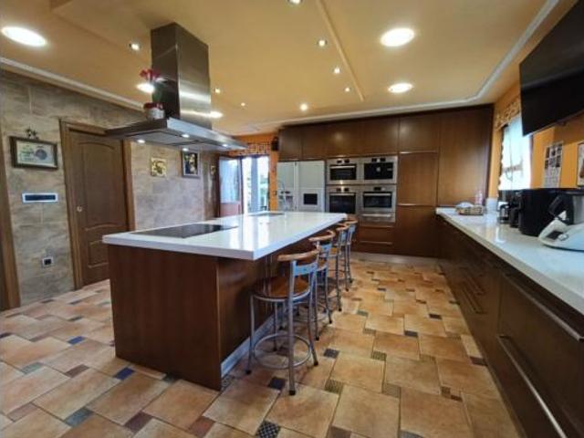 Chalet en venta en Sancibrián, Santa Cruz De Bezana