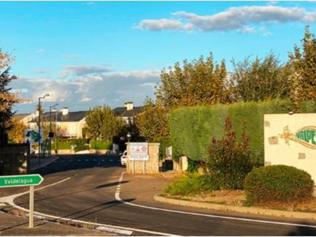 Villa en venta en Santa Marta De Tormes, Valdelagua
