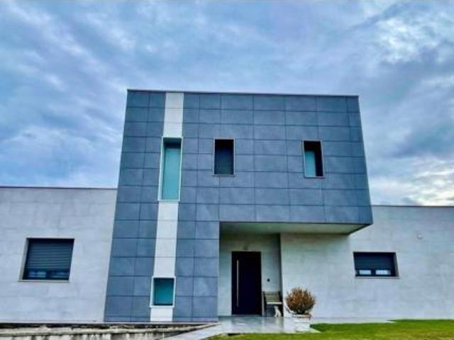 Chalet en venta en San Román, Santander