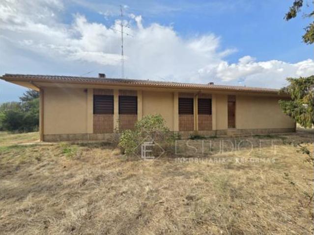 Chalet en venta en Los Almendros, Villamayor