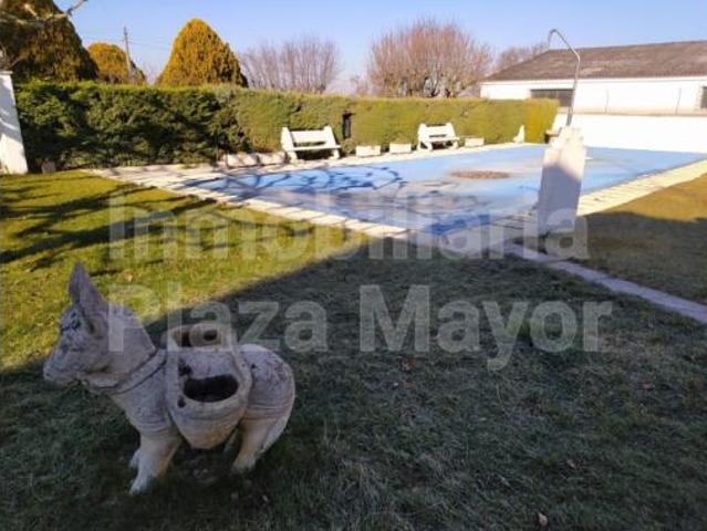 Chalet en venta en Aldeaseca de Armuña, Villares De La Reina