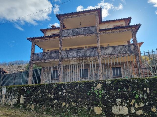Casa en venta en Valdastillas, Extremadura