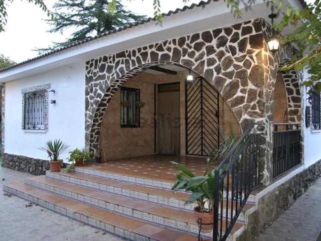 Casa en venta en Valdastillas, Extremadura