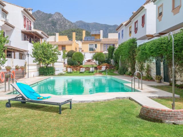 Casa en venta en Residencial El Higueral, Marbella