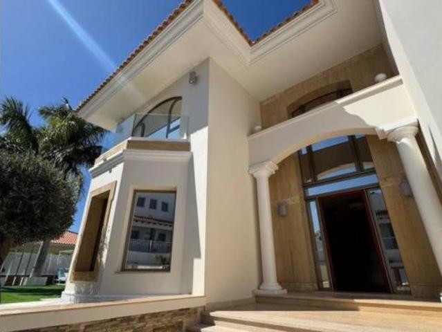 Chalet en venta en La Caleta, Adeje